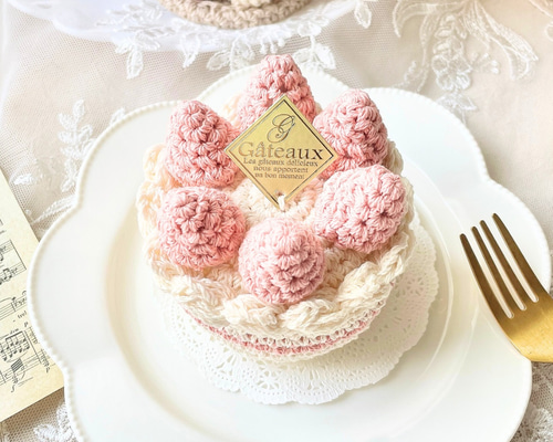 いちごケーキ あみぐるみ 編み図つき解説】いちごのカップケーキのあみぐるみ🧁🍓【かぎ針
