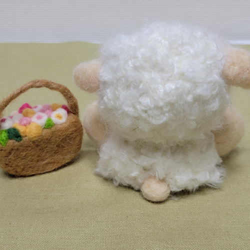 羊毛フェルト作品☆ひつじちゃん☆花籠 羊毛フェルト ～hatci