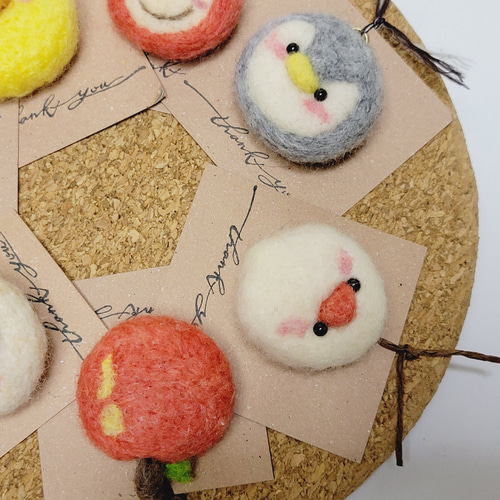 茅葺きの里の秋　羊毛フェルト　風景　ブローチ　ハンドメイド 作品のご紹介です！ 作品名【秋夜の湖ブローチ】です！ 全体のお