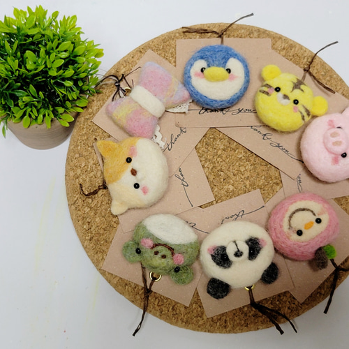 茅葺きの里の秋　羊毛フェルト　風景　ブローチ　ハンドメイド 羊毛フェルト作品☆ブローチ☆各種 ブローチ ～hatci ～ 通販