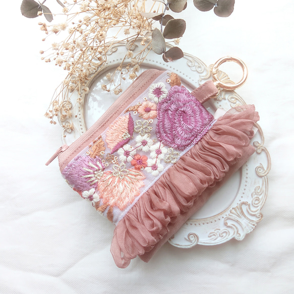 インド刺繍リボン ♡ ポケットティッシュケース 付き ミニポーチ ♡ エレガントフラワー 1枚目の画像