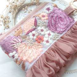 インド刺繍リボン ♡ ポケットティッシュケース 付き ミニポーチ ♡ エレガントフラワー 2枚目の画像