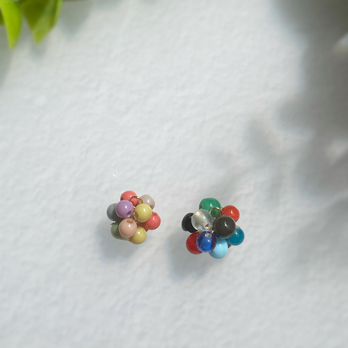 02 ハンドメイドピアス　手染めビーズ　みことまい様追加 No.125【MIXカラー】 手染めビーズの小さなビーズボールピアスor