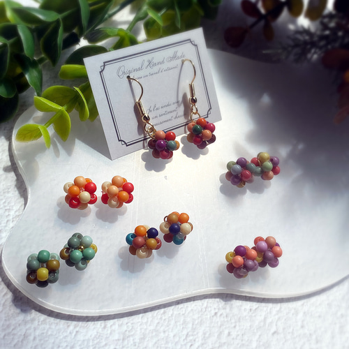 No.125【MIXカラー】 手染めビーズの小さなビーズボールピアスor