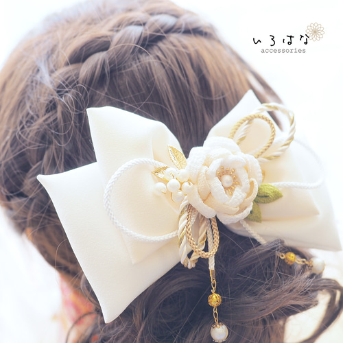 和風リボンの髪飾り つまみ細工 白色 ヘアクリップ 大きめ 七五三 卒業 