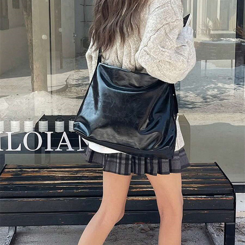 ブラックレザー風ショルダーバッグ 【公式通販】