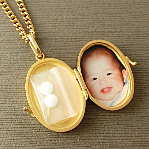 k18【手彫り】遺骨入れ＆写真入れ兼用・ロケットペンダント・楕円形