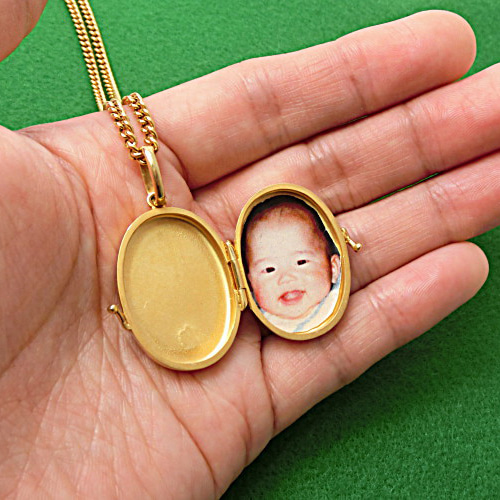 k18【手彫り】遺骨入れ＆写真入れ兼用・ロケットペンダント・楕円形