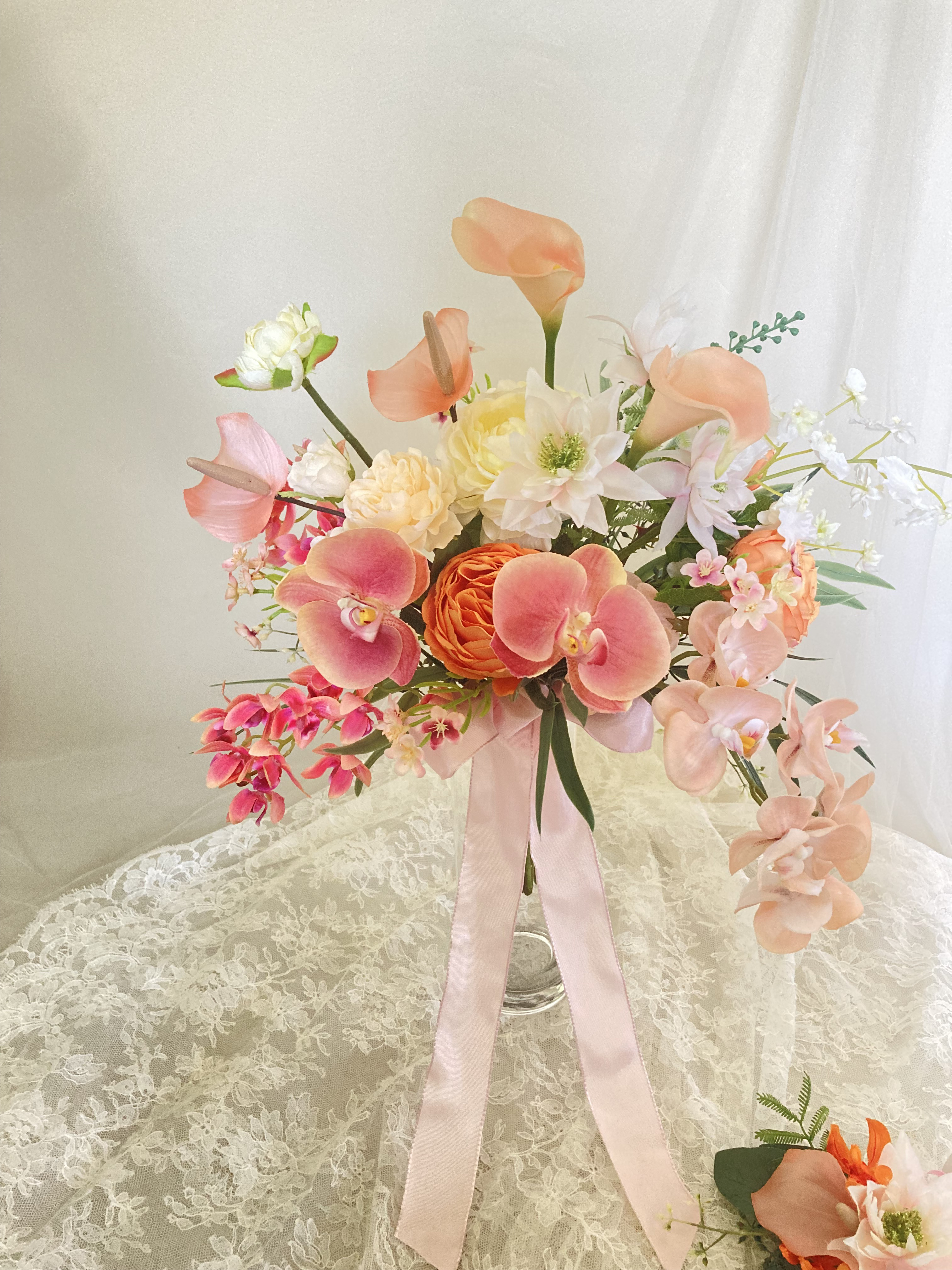 幸せ運ぶ胡蝶蘭！蝶が舞う姿から幸せを運ぶ縁起の良いお花をメインに