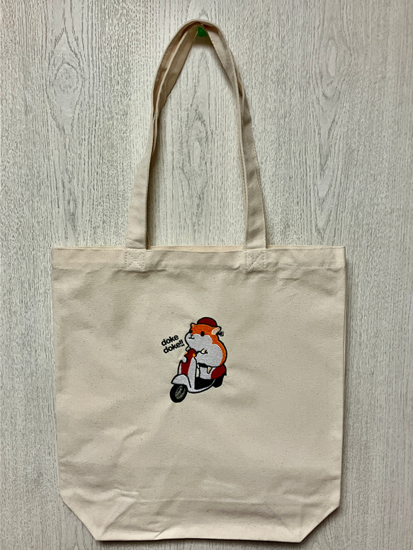 スクーターに乗るハムスターのイラスト刺繍入りトートバッグ