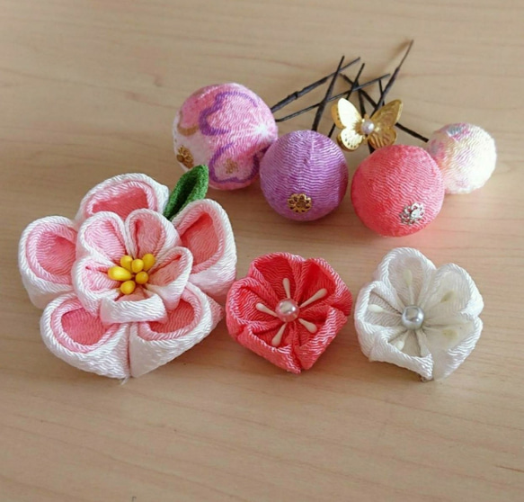 《再販》つまみ細工   ♡まんまる和玉とふっくらお花の髪飾り　七五三・十三詣り・ひな祭り・浴衣・ウェディング 1枚目の画像