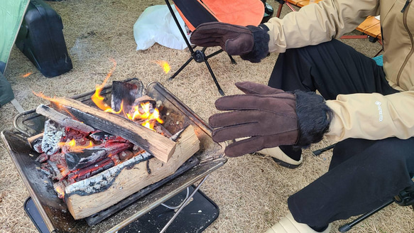 ロゴ入り　手袋 ムートン レザー ボア キャンプ 防寒 かっこいい たき火  焚火  アウトドア グランピング　BBQ 6枚目の画像