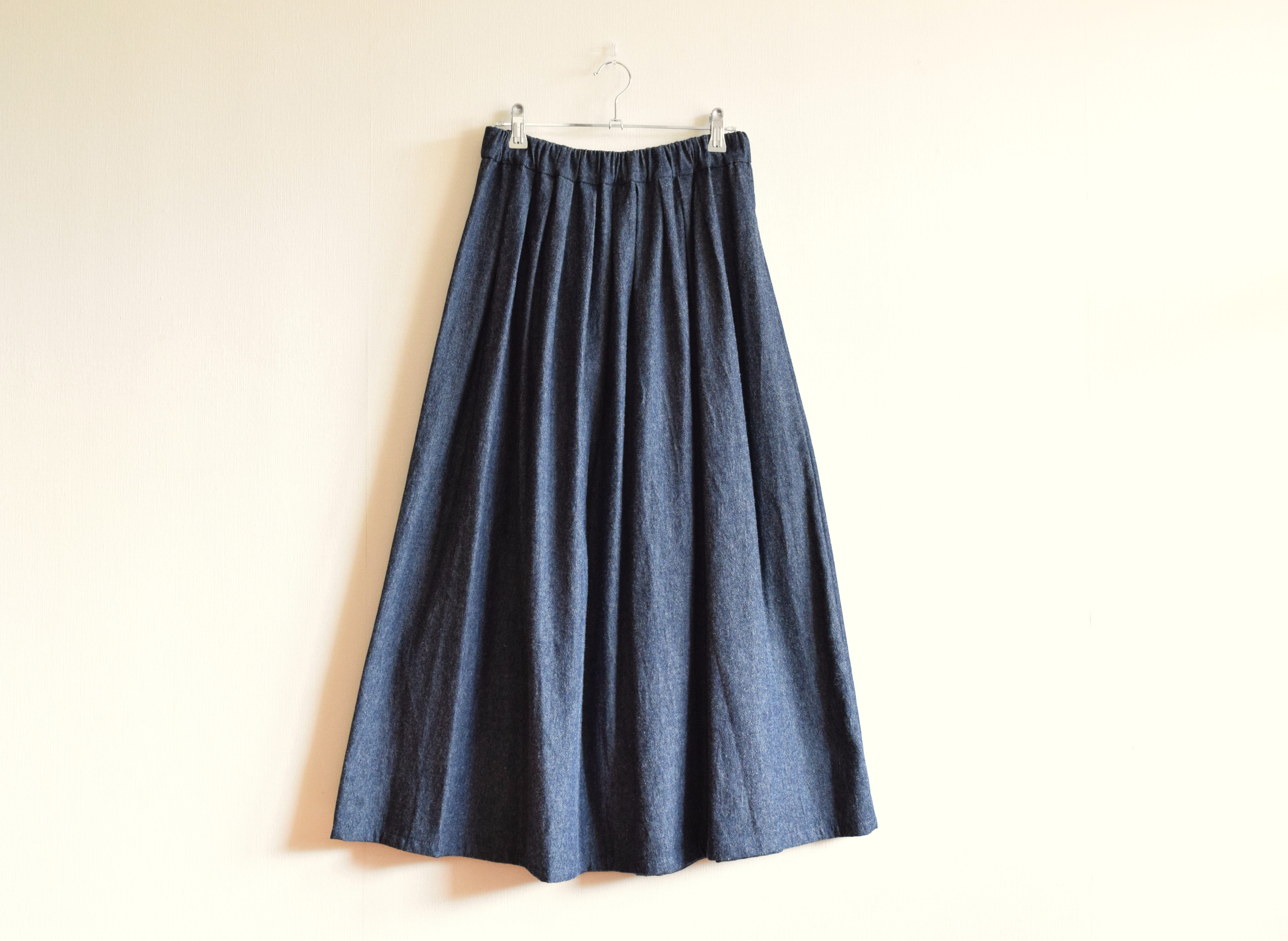 柔らかデニムのタックスカート