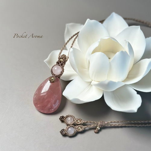 紅華』パープルローズクォーツとローズクォーツのマクラメペンダント