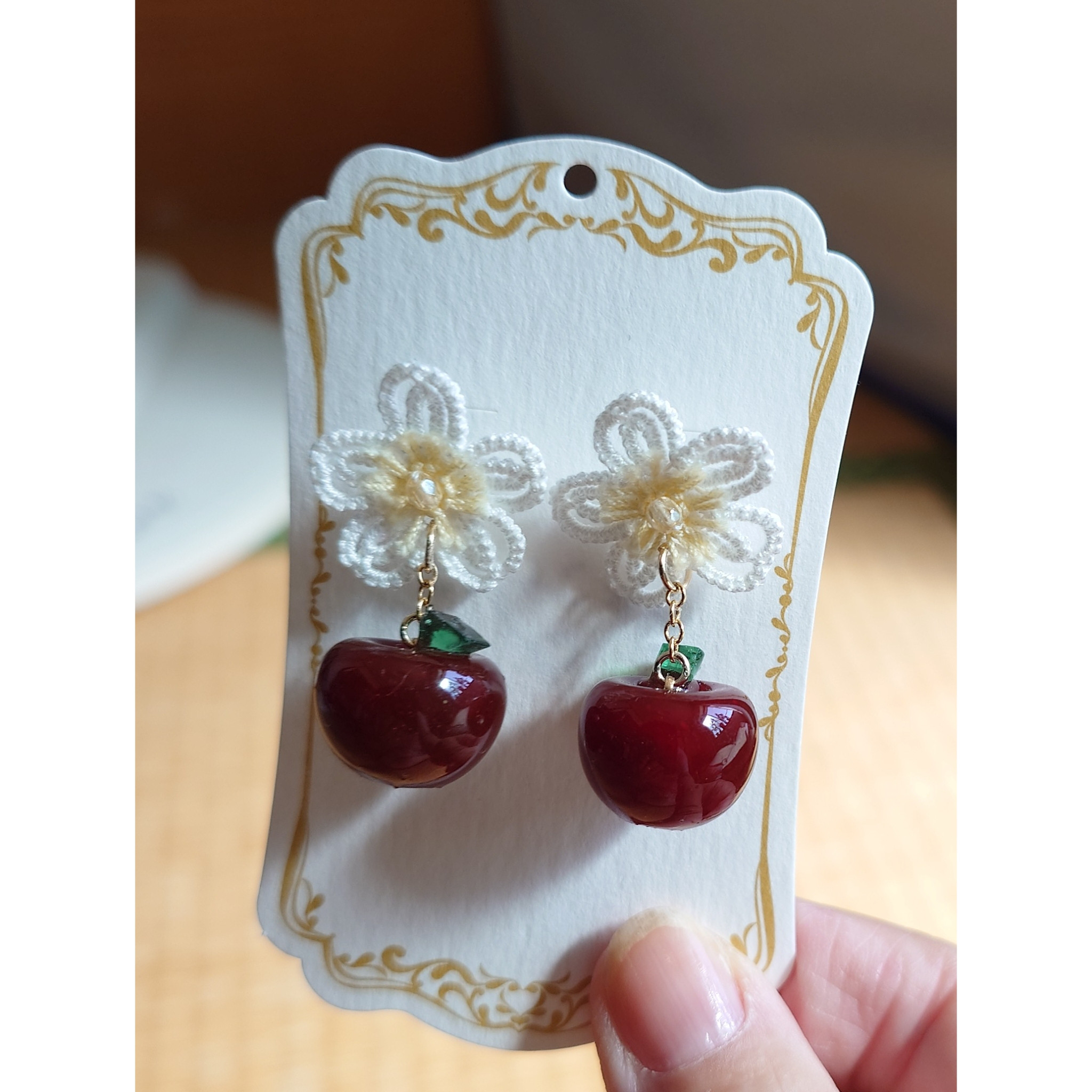 ★コラボ★うる艶りんごイヤリング(パーツの色ゴールド)