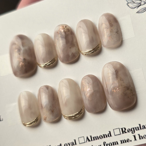 ニュアンスネイル ピンクベージュ×ホワイト うるうる 上品ネイル