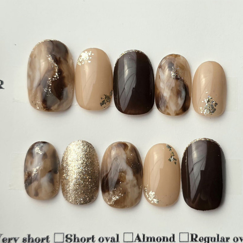 ニュアンスネイル ブラウン×ベージュ×ゴールド うるうる 上品ネイル