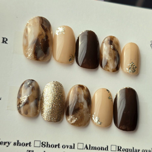 ニュアンスネイル ブラウン×ベージュ×ゴールド うるうる 上品ネイル
