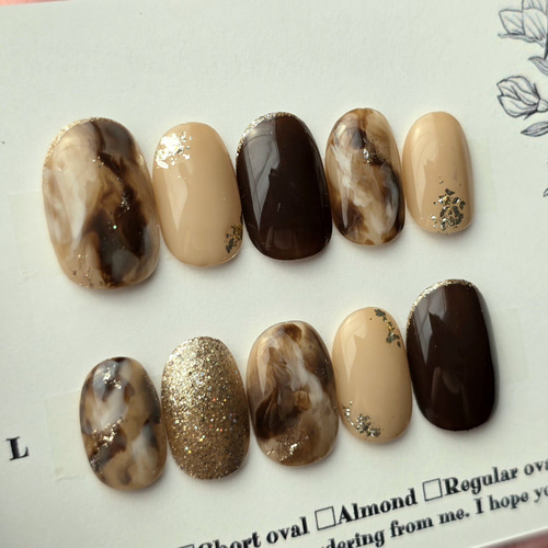 ニュアンスネイル ブラウン×ベージュ×ゴールド うるうる 上品ネイル