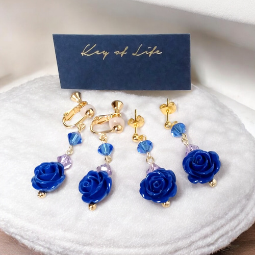 Key of Life▶︎上品 青い薔薇 ゆれる ピアス/イヤリング 金属