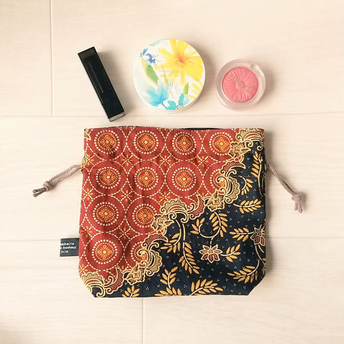 【バリ島直送・手作り】バティック布 巾着ポーチ／布巾着（４色） バリ島直送・手作り】バティック布 巾着ポーチ／布巾着（4色）