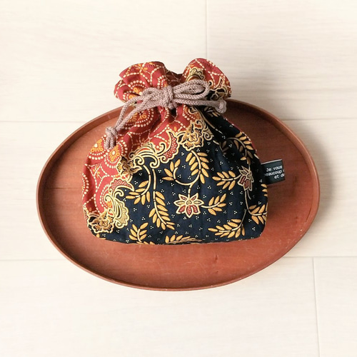 インドネシア】バティックの巾着ポーチ(M)① 巾着袋 nanana 通販