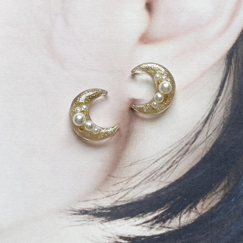 レジンピアス/イヤリング ハンドメイドアクセサリー 月