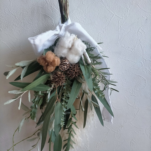 北欧風フレッシュグリーンとパンパスグラスのスワッグ ブーケ