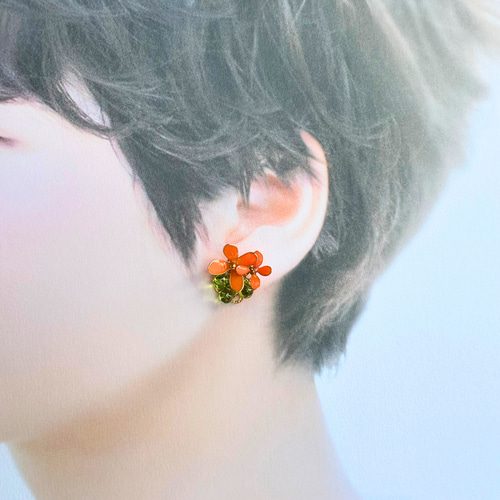 金木犀とチェコガラスのイヤーカフ＆ピアス／イヤリング【秋 花