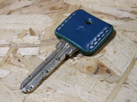 肉球刻印のキーカバー　ルガト琉球ブルー×白 8枚目の画像