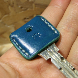 肉球刻印のキーカバー　ルガト琉球ブルー×白 2枚目の画像