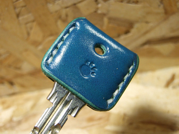 肉球刻印のキーカバー　ルガト琉球ブルー×白 5枚目の画像