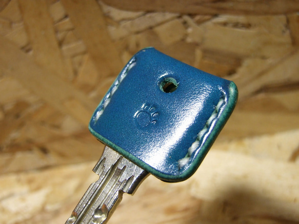 肉球刻印のキーカバー　ルガト琉球ブルー×白 4枚目の画像