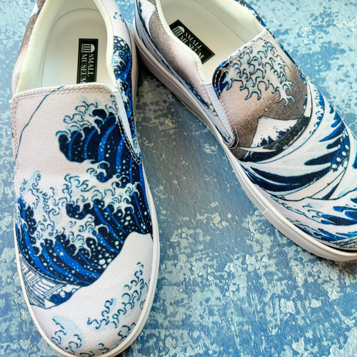 葛飾北斎】～富嶽三十六景 神奈川沖浪裏～ 絵画スリッポンシューズ