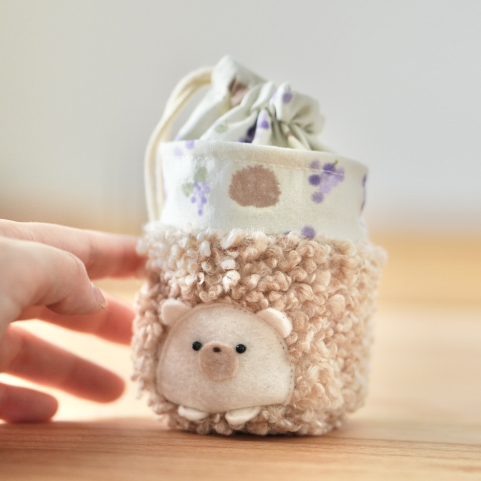 手のひらに乗せて楽しみたい、ぬいぐるみみたいなハリネズミさんの豆