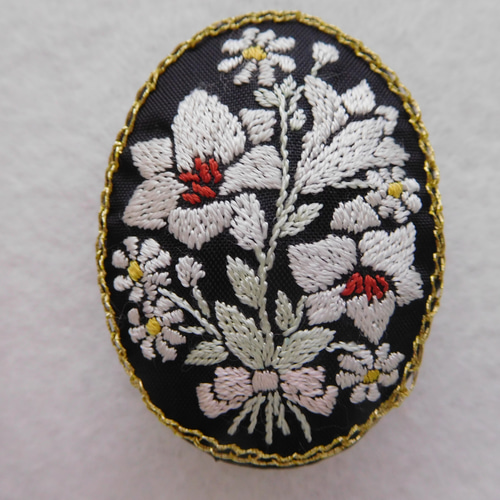 No.526　クリスマスの可愛い訪問者　刺繍ブローチ 楽天市場】【素敵なクリスマスブローチ】ビーズ刺繍ジュエリー