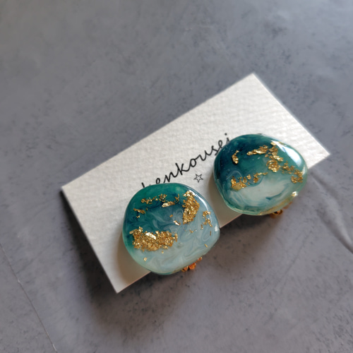 ちょっと変わった夜空×レジンイヤリング 揺れない ゴールド レジン