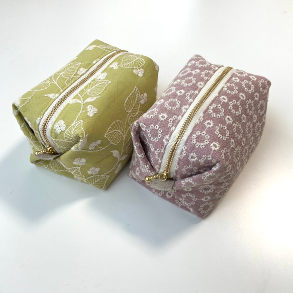 キャラメルポーチ＊2種の刺繍生地にて ポーチ atelier糸花 通販 