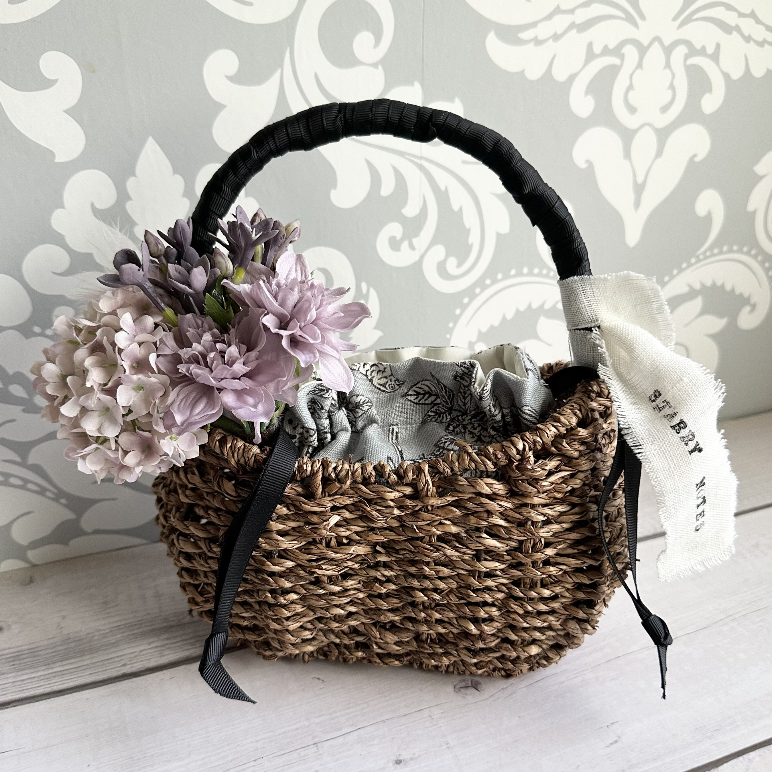 美品！かごバッグ　立体的な花　かごバッグ　花