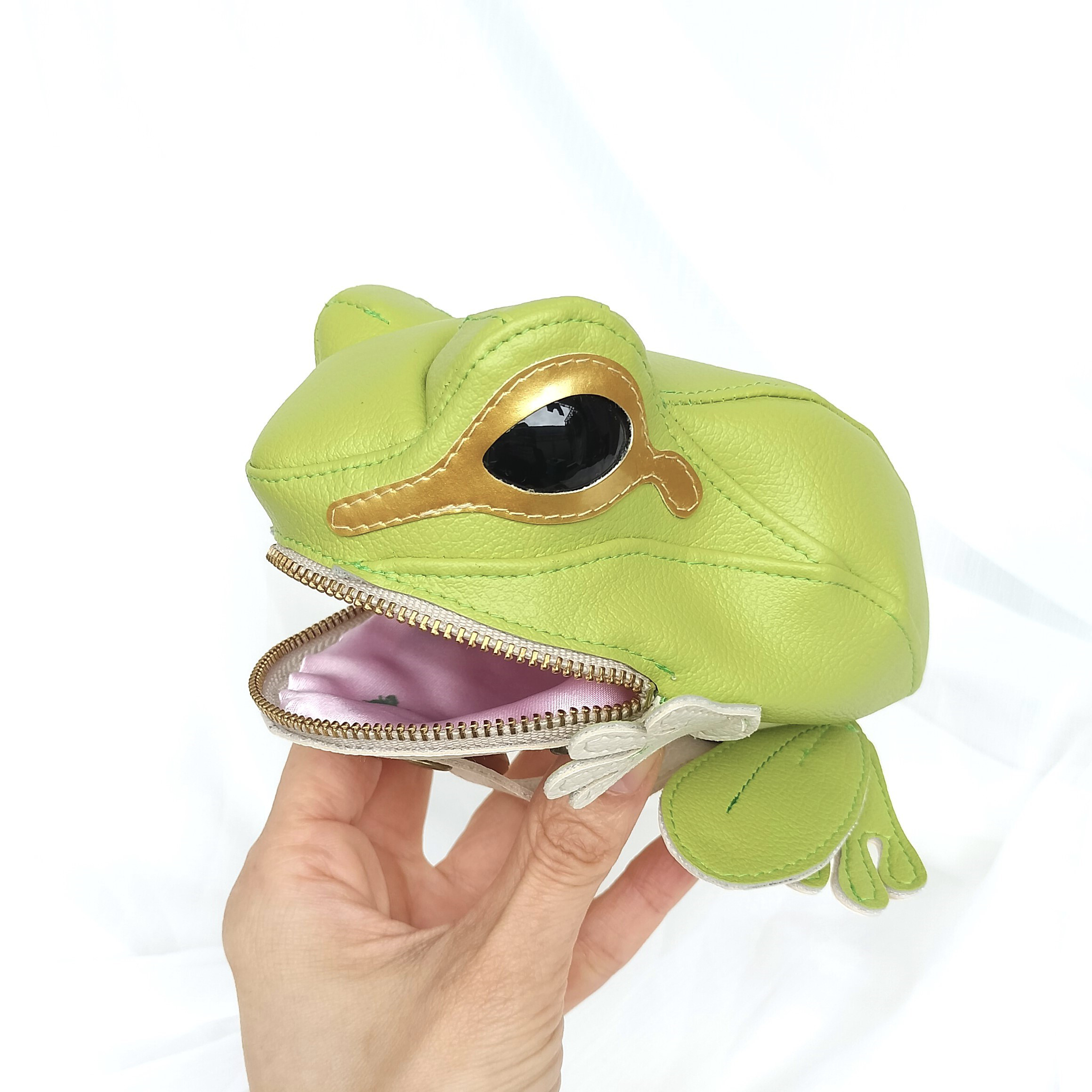 (新色)カエルポーチ萌黄・合成皮革