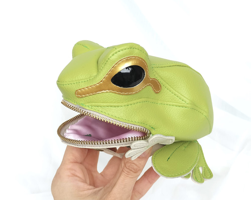 蛙 カエル ウエストポーチ 牛革 リアル カーキ 牛革 カエル型ポーチ - FROGS カエルグッズ専門店【自由が丘】