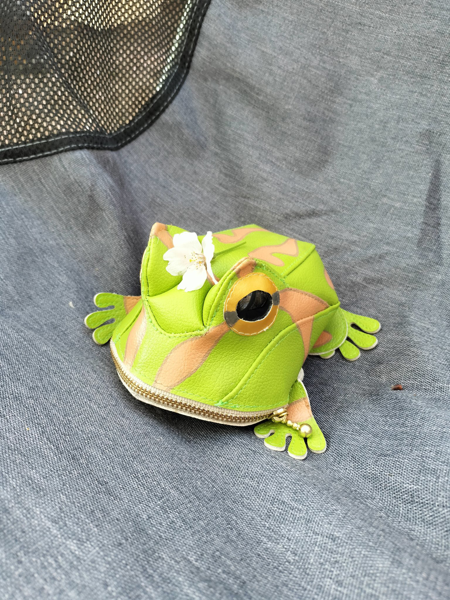 ツノガエルポーチ・合成皮革製