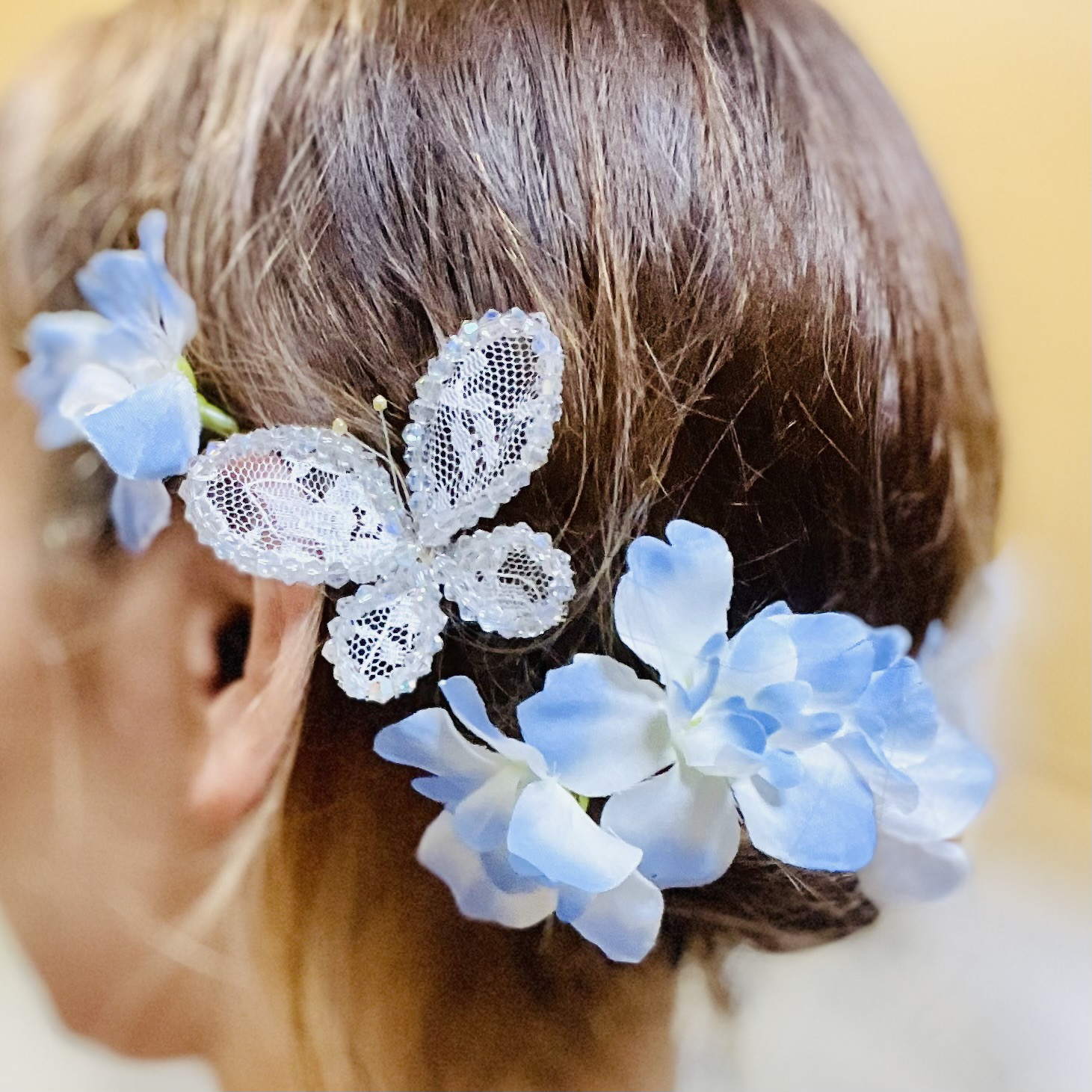 レースとオーロラビーズの蝶々髪飾り ウエディング ヘッドドレス