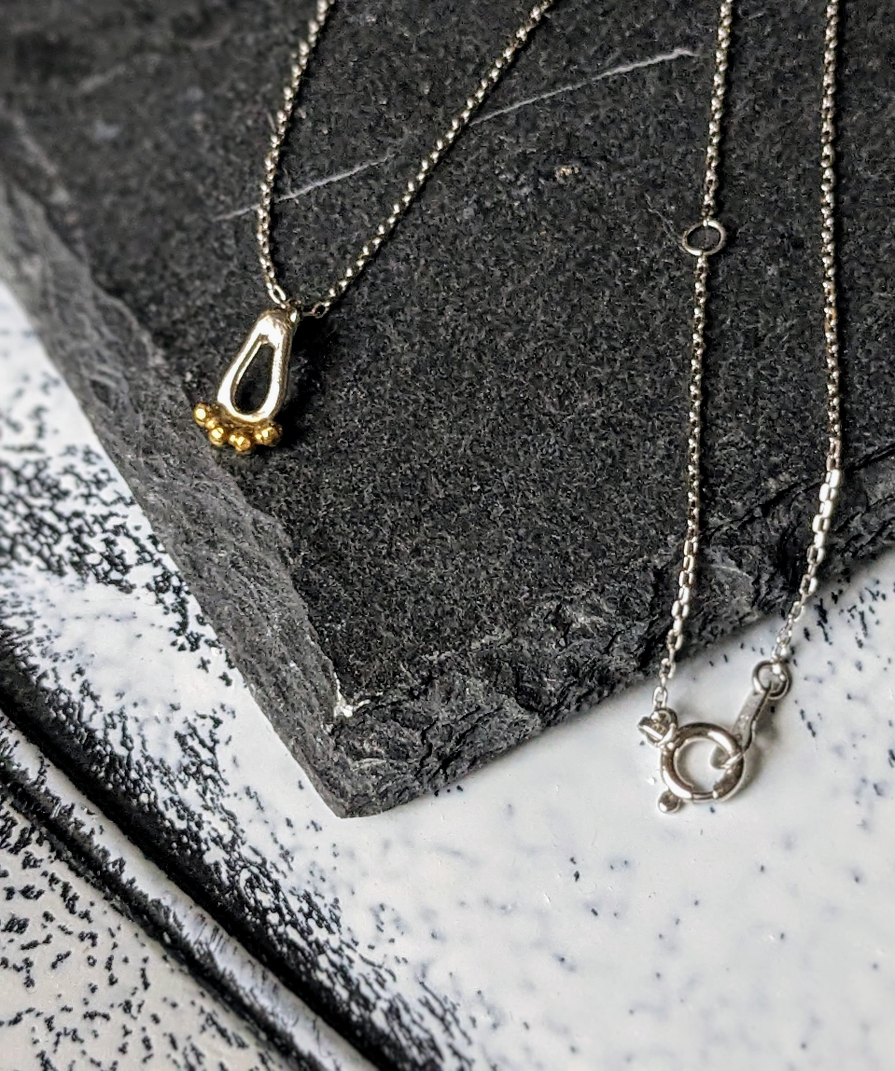 SV925 　バイカラー つぶつぶドロップネックレス 大人のアクセサリー　シンプル　シルバー ネックレス 4,814円