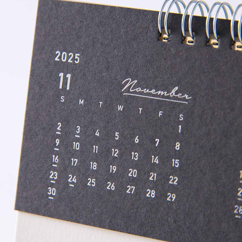 SALE☆「究極の黒」黒の卓上箔押しカレンダー2025年[2色展開 SALE☆「究極の黒」黒の卓上箔押しカレンダー2025年[2色展開