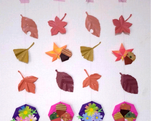 折り紙　秋.落ち葉リース★大特価 Amazon.co.jp: 折り紙 現品 秋壁面 落ち葉とリス&トンボ リース素材