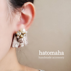 ディップの花びらとコットンパールのチュールピアス/ブラック ピアス