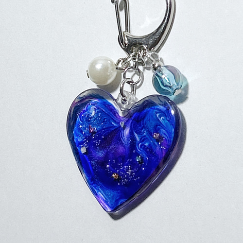 ハンドメイド青紫ハート型 レジンキーホルダー レジンチャーム