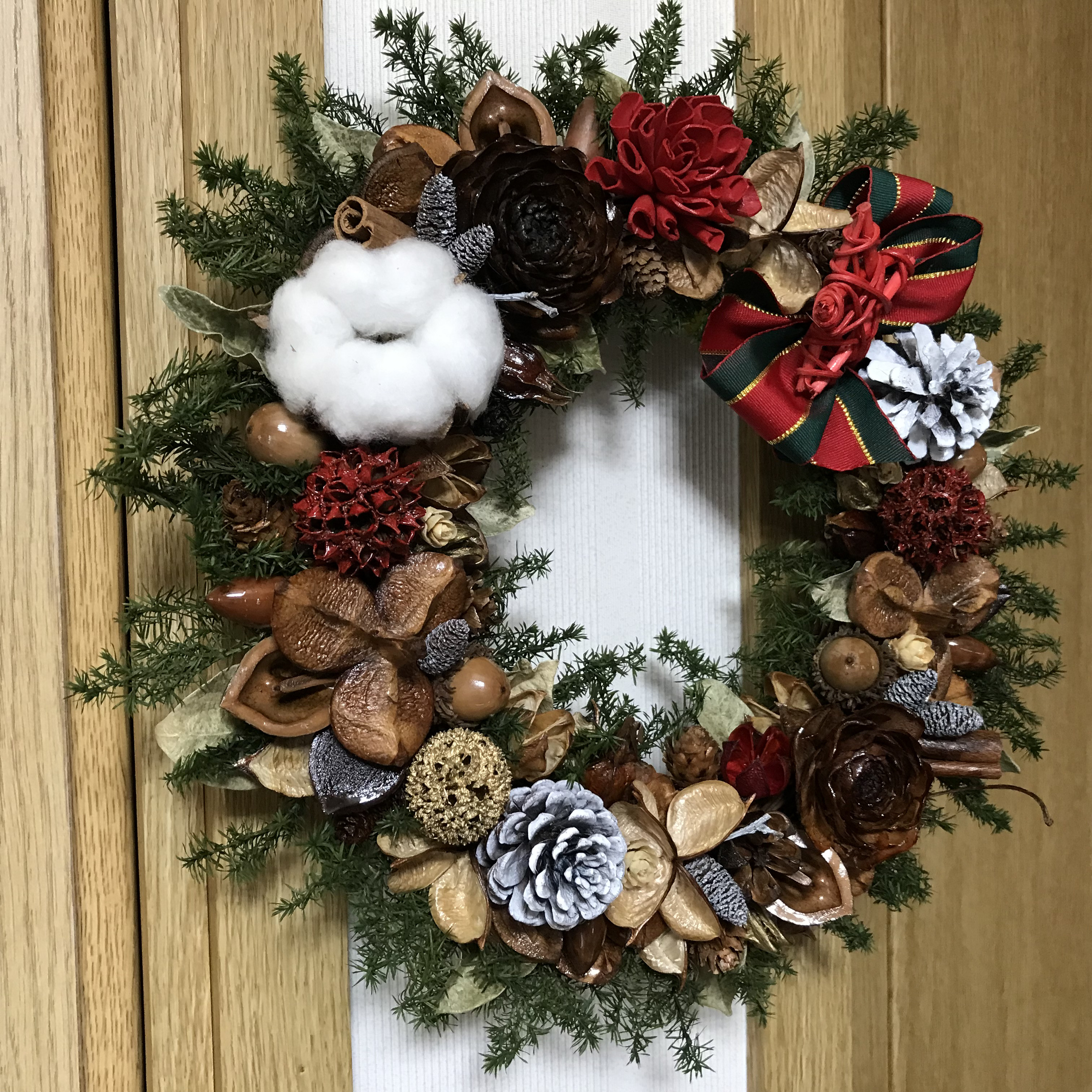 《新作＊X’mas》北欧の森の木の実と大き目リボンの森のリース 30cm（赤い星＊受注制作）