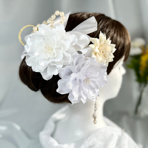 白のフラワーヘッドドレス 結婚式 成人式 卒業式 ウエディング髪飾り